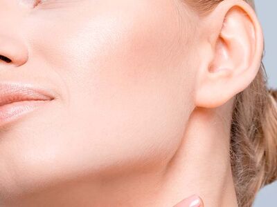 Hyaluronsyre-behandling – fylde, fugt og glød til huden