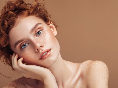 IPL hos Esthetix Kosmetisk Klinik i Herning – effektiv behandling af rosacea, rødme, fregner og karsprængninger for friskere og harmonisk hud.