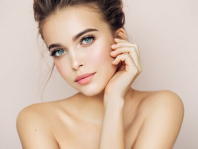 Skinboosters hos Esthetix Kosmetisk Klinik i Herning – intens fugt, glød og opstramning af huden for et friskere og mere ungdommeligt udseende.