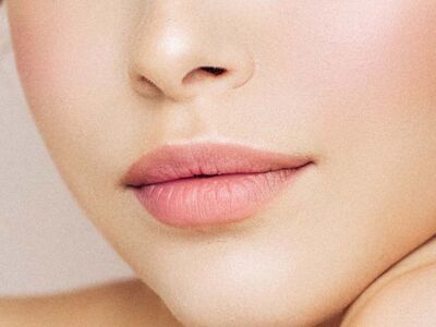 Hyaluronsyre-behandling – fylde, fugt og glød til huden